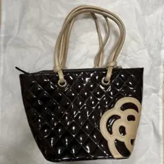 CLATHAS エナメルキルティングトートバッグ茶