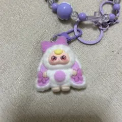 ベイビースリー紫のビーズストラップ ぬいぐるみ風キャラクター付き