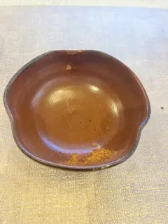 波形の茶色小皿 直径約10cm