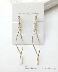 シンプルひねりチャーム×ビジュー　イヤリング　ピアス　ハンドメイド