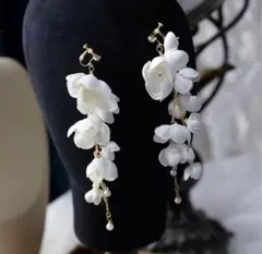 ブライダルアクセサリー　イヤリング ホワイト花びら　フラワー