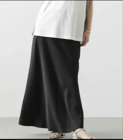 Gready Brilliant サテンバイアスフレアスカート　新品　38のサムネイル