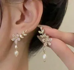 【大好評】リーフ　葉っぱ　ピアス　レディース　ゴールド　キラキラ　結婚式　デート