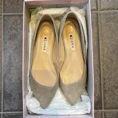 【美品】DIANA ダイアナ グレー スウェード パンプスのサムネイル
