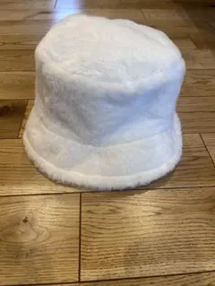 ホワイトファーバケットハット