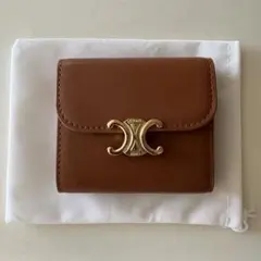 【即購入可】CELINE トリオンフ 三つ折り財布のサムネイル