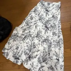 フレアロングスカート 白黒花柄