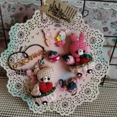 ピンクトレーンに乗ったハートくまちゃん＆苺うさぎちゃん飾り