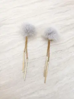 ファー付き ゴールドチェーン イヤリング
