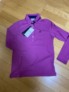 アディダス　ピンクの長袖ポロシャツ