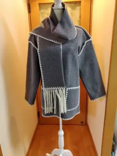 グレー フリンジマフラー付き ノーカラージャケット