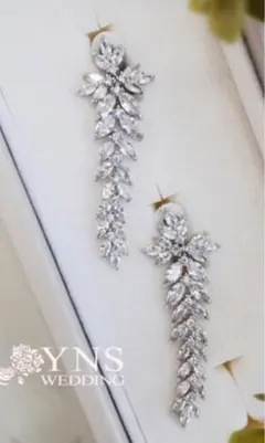 クリスタルロングイヤリング