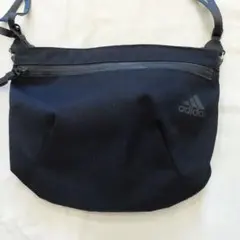 adidas ショルダーバッグ ブラックのサムネイル