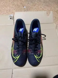 Nike フットサルシューズ ブラック/イエロー/レッド