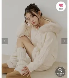 ポンポン付きファーフードケーブルニットカーディガン アイボリー