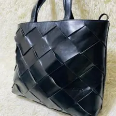 FURLA 編み込み バケットバッグ 巾着 モノトーン ポーチ付 - メルカリ