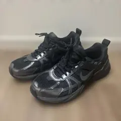 Nike ブラック スニーカー　V2Kラン