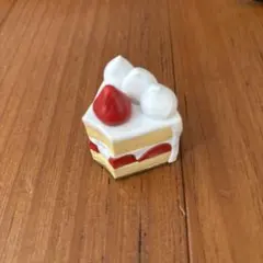 食べかけスイーツマスコットチャーム　ショートケーキ