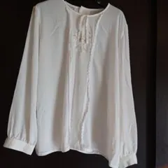 刺繍レース付きホワイト長袖シャツ東京さがみ。日本製