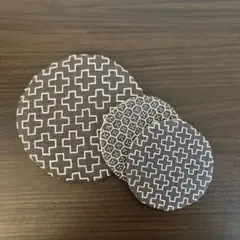 ハンドメイドの刺し子刺繍とのポットマットとコースター２枚のセット　グレーリネン