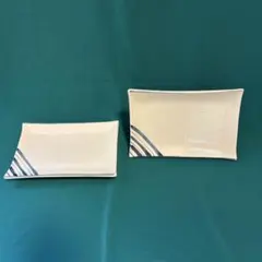 ストライプ模様の陶器皿2枚セット