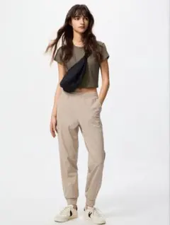 ユニクロ　ウルトラストレッチアクティブジョガーパンツ　サイズM