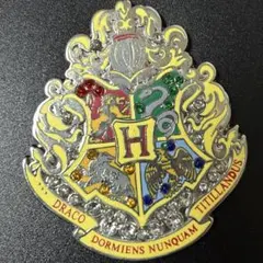 USJ限定　ハリーポッター　ホグワーツ紋章 ピンバッジ　Harry potterのサムネイル