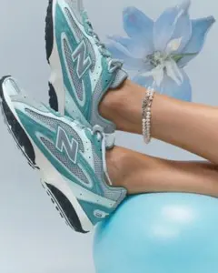 24cm KITH × New Balance 204 "Bluebell"のサムネイル