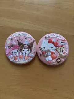 【新品早い者勝ち！】【即購入可】サンリオ 刺繍缶バッジ シークレット&キティ