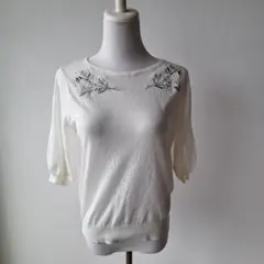 新品未使用　刺繍入りニット五分袖トップスのサムネイル