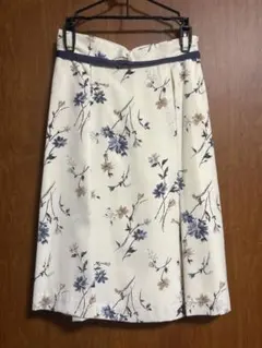 【美品】PATTERN fiona パターンフィオナ 花柄スカートのサムネイル