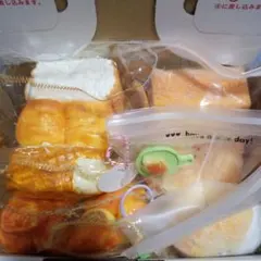 スクイーズ パンセット 粉付きふわふわパン 純泥のサムネイル