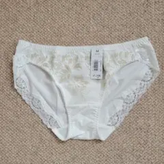 aimperfect ホワイト刺繍ショーツ Mサイズ