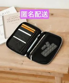 ③ お薬手帳 ケース 薬 ブラック 黒 ポーチ スリーコインズ 3coins