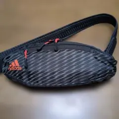 adidas ボディバッグ ストライプ柄 黒/赤