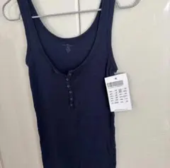 ステッカー付‼️Brandy Melville ヘンリーネック　 タンクトップのサムネイル