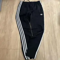 adidas ストライプ ブラック ジャージパンツ