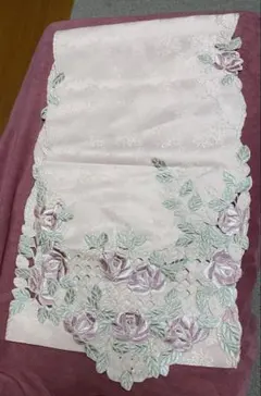 オフィスや自宅でのテーブルを華やかな薔薇花柄刺繍 テーブルセンター 1.5M