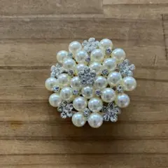 【シルバー】ブローチ　コサージュ　フェイクパール　上品 入学式　 フォーマル