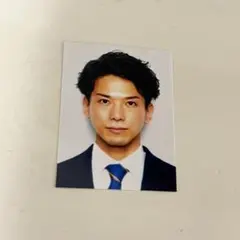 モナキ 証明写真 じん ヴィレッジヴァンガード限定 - メルカリ