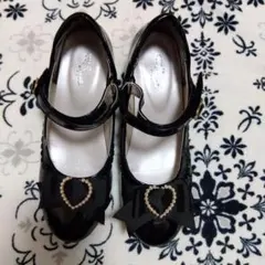 BettyKids21.0cmブラック フォーマルシューズ ハート装飾