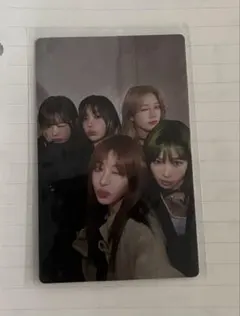 Le Sserafim different 5人グループショット