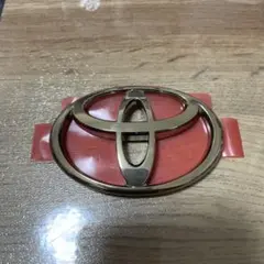 トヨタ　純正ゴールドエンブレム　比較的綺麗です。