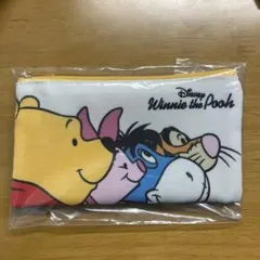 ディズニーストアー　シークレットポーチ　プーさん