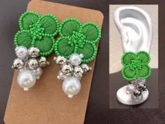 No.131 ハンドメイド　花刺繍　パール　ボールビーズ　ピアス