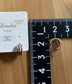 Doudou チタン製ゴールドフープピアスのサムネイル