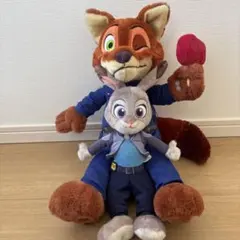 ズートピア　ポージーペンケース　肩のせ　ぬいぐるみバッジ　ニック　3点セット 公式ポージーペンケース｜おすすめグッズ ズートピア ぬいぐるみバッジ