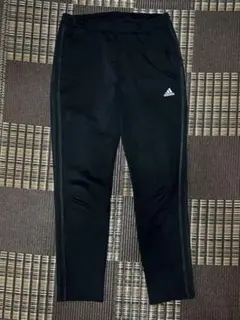 adidas スリムフィット ジャージパンツ 黒