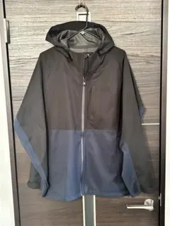 ユニクロ　ブロックテックパーカ