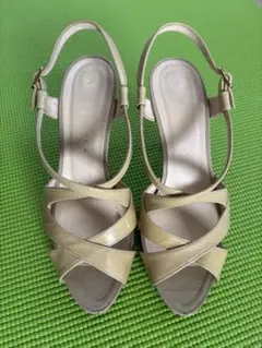 DIANAベージュ ストラップ付き ハイヒール 約8cm